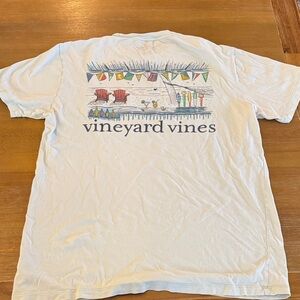 Vineyard Vines light blue Tee with Colorful Beach Graphic